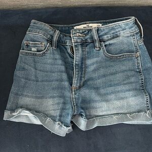 Hollister, curvy high-rise short 3”